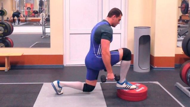 Harjutus “Lunges” hantlitega, suurendades meeste potentsi